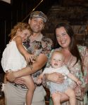 Amsterdam 11 juli 2026
Vandaag was het 25 jaar geleden dat Herman Brood zelf moord pleegde door van het Hilton Hotel af te springen .
Aanwezig Xandra Brood Holly Brood met partner Soy Kroon en Lola Brood met partner en 2 kinderen . Het vond Plaats in het Americain Hotel.