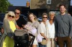 Aalsmeer 7 juli 2026
Mary Borsato viert haar 81 e verjaardag . oa aanwezig Marco Borsato Luca Borsato Sylvana Borsato met een goede vriendin en Jacky Omtzigt met zoontje.. Ze gingen eten bij restaurant Centennial .