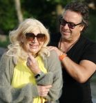 Aalsmeer 7 juli 2026
Mary Borsato viert haar 81 e verjaardag . oa aanwezig Marco Borsato Luca Borsato Sylvana Borsato met een goede vriendin en Jacky Omtzigt met zoontje.. Ze gingen eten bij restaurant Centennial .