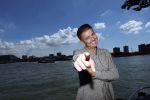 Rotterdam 1 juli 2026
Presentatie de pianoman van Jeroen v d Boom . Gastoptredens zijn er van Mart Hoogkamer Glennis Grace Waylon Luuk v d Boom Kimberly Fransens en Sezina Kelsey