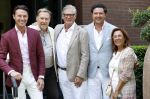 Blaricum / Amstelveen 28 mei 2026
Oger Lusink en zijn vrouw Ellen trouwen in het gemeentehuis van Blaricum en daarna hebben ze een lunch bij restaurant Aan de Poel . Martijn Lusink Oos Kewsbeke Leo v Vliet Sander Lusink en Miriam v Vliet 