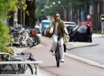 Amsterdam 27 juli 2026
Micky Hoogendijk op de fiets in Amsterdam zuid.