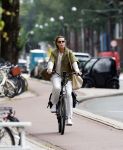 Amsterdam 27 juli 2026
Micky Hoogendijk op de fiets in Amsterdam zuid.