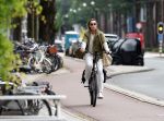 Amsterdam 27 juli 2026
Micky Hoogendijk op de fiets in Amsterdam zuid.
