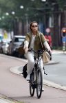 Amsterdam 27 juli 2026
Micky Hoogendijk op de fiets in Amsterdam zuid.