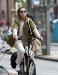 Amsterdam 27 juli 2026
Micky Hoogendijk op de fiets in Amsterdam zuid.