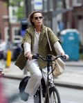 Amsterdam 27 juli 2026
Micky Hoogendijk op de fiets in Amsterdam zuid.