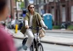 Amsterdam 27 juli 2026
Micky Hoogendijk op de fiets in Amsterdam zuid.