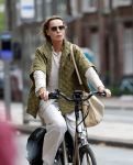 Amsterdam 27 juli 2026
Micky Hoogendijk op de fiets in Amsterdam zuid.