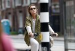 Amsterdam 27 juli 2026
Micky Hoogendijk op de fiets in Amsterdam zuid.