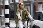 Amsterdam 27 juli 2026
Micky Hoogendijk op de fiets in Amsterdam zuid.