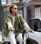 Amsterdam 27 juli 2026
Micky Hoogendijk op de fiets in Amsterdam zuid.