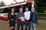 Amsterdam 27 mei 2026
3e deel van de boekenreeks 60 jaar Top 40 wordt feestelijk gelanceerd door bestickerde Top 40-tram met Erik de Zwart als trambestuurder. Natalie La Rose Erik de Zwart, Godfried Nevels en Jeroen Nieuwenhuize  zijn aanwezig 