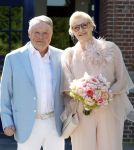 Blaricum / Amstelveen 28 mei 2026
Oger Lusink en zijn vrouw Ellen trouwen in het gemeentehuis van Blaricum en daarna hebben ze een lunch bij restaurant Aan de Poel 