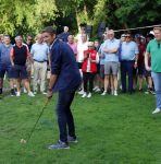Amsterdam 29 mei 2026
Prins Maurits opent het golftournooi in het Vondelpark met een mooie afslag .