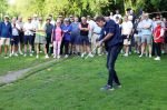 Amsterdam 29 mei 2026
Prins Maurits opent het golftournooi in het Vondelpark met een mooie afslag .