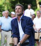 Amsterdam 29 mei 2026
Prins Maurits opent het golftournooi in het Vondelpark met een mooie afslag .