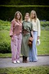 Den Haag 21 mei 2026
Fotouurtje met de koninklijke familie in de Hollandse tuin van Park Clingendael . Aanwezig Koning Willem Alexander Koningin Maxima Prinses Amalia Prinses Alexia en Prinses Ariane . 