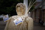 NOORDWOLDE - 20 mei 2026
Prinses Beatrix bezoekt Nationaal Vlechtmuseum ter gelegenheid van het 25 jarig jubileum, 20 Mei 2026. Tijdens het bezoekt onthult de prinses de originele wieg wij zij als baby in heeft gelegen. 