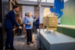 NOORDWOLDE - 20 mei 2026
Prinses Beatrix bezoekt Nationaal Vlechtmuseum ter gelegenheid van het 25 jarig jubileum, 20 Mei 2026. Tijdens het bezoekt onthult de prinses de originele wieg wij zij als baby in heeft gelegen. 