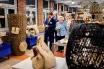 NOORDWOLDE - 20 mei 2026
Prinses Beatrix bezoekt Nationaal Vlechtmuseum ter gelegenheid van het 25 jarig jubileum, 20 Mei 2026. Tijdens het bezoekt onthult de prinses de originele wieg wij zij als baby in heeft gelegen. 