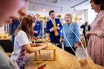 NOORDWOLDE - 20 mei 2026
Prinses Beatrix bezoekt Nationaal Vlechtmuseum ter gelegenheid van het 25 jarig jubileum, 20 Mei 2026. Tijdens het bezoekt onthult de prinses de originele wieg wij zij als baby in heeft gelegen. 