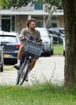 Houten 4 juli 2026
Renze Klamer brengt op de fiets zijn dochter weg . Daarna gaat hij met zijn zoon naar de stort in Houten .