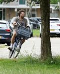 Houten 4 juli 2026
Renze Klamer brengt op de fiets zijn dochter weg . Daarna gaat hij met zijn zoon naar de stort in Houten .