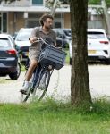 Houten 4 juli 2026
Renze Klamer brengt op de fiets zijn dochter weg . Daarna gaat hij met zijn zoon naar de stort in Houten .