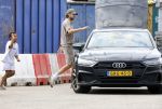 Houten 4 juli 2026
Renze Klamer brengt op de fiets zijn dochter weg . Daarna gaat hij met zijn zoon naar de stort in Houten .