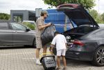 Houten 4 juli 2026
Renze Klamer brengt op de fiets zijn dochter weg . Daarna gaat hij met zijn zoon naar de stort in Houten .
