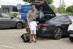 Houten 4 juli 2026
Renze Klamer brengt op de fiets zijn dochter weg . Daarna gaat hij met zijn zoon naar de stort in Houten .