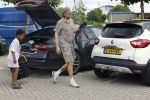 Houten 4 juli 2026
Renze Klamer brengt op de fiets zijn dochter weg . Daarna gaat hij met zijn zoon naar de stort in Houten .