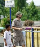 Houten 4 juli 2026
Renze Klamer brengt op de fiets zijn dochter weg . Daarna gaat hij met zijn zoon naar de stort in Houten .