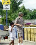 Houten 4 juli 2026
Renze Klamer brengt op de fiets zijn dochter weg . Daarna gaat hij met zijn zoon naar de stort in Houten .