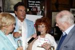 Laren 13 mei 2026
Imca Marina viert haar 85e verjaardag bij het bonte Paard in Laren . Ria Valk Gerard Joling Imca Marina en Ronnie Tober 