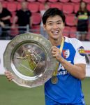 Eindhoven, 3 Augustus 2026
Johan Cruijffschaal wedstrijd
PSV-AZ Eindstand 0-4
Rion Ichihara met de JCSchaal
Foto Carlo van Hout