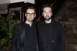 Amsterdam 11 juli 2026
Vandaag was het 25 jaar geleden dat Herman Brood zelf moord pleegde door van het Hilton Hotel af te springen .
Aanwezig Xandra Brood Holly Brood met partner Soy Kroon en Lola Brood met partner en 2 kinderen . Het vond Plaats in het Americain Hotel. Splinter Chabot met broer Maurits Chabot 