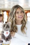 Amsterdam 18 mei 2026
Stephanie Tency in het Amstelhotel . Ze vertrekken daarna met aantal gasten met boot om half jaar van haar boek te vieren 