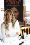 Amsterdam 18 mei 2026
Stephanie Tency in het Amstelhotel . Ze vertrekken daarna met aantal gasten met boot om half jaar van haar boek te vieren 