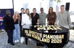 Rotterdam 1 juli 2026
Presentatie de pianoman van Jeroen v d Boom . Gastoptredens zijn er van Mart Hoogkamer Glennis Grace Waylon Luuk v d Boom Kimberly Fransens en Sezina Kelsey