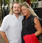 Zwolle 8 juli 2026
Muziekfeest op het Plein.  Thomas Karst ( zoon Rene Karst ) kwam met zijn moeder Wendy Karst 