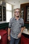 Amsterdam 11 juli 2026
Vandaag was het 25 jaar geleden dat Herman Brood zelf moord pleegde door van het Hilton Hotel af te springen .
Aanwezig Xandra Brood Holly Brood met partner Soy Kroon en Lola Brood met partner en 2 kinderen . Het vond Plaats in het Americain Hotel. Tjerk Lammers ( Man manuel Kemp)