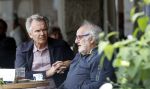 Amsterdam 27 juli 2026
Tom Egbers met een kennis op terras bij Wildschut in Amsterdam zuid