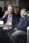 Amsterdam 27 juli 2026
Tom Egbers met een kennis op terras bij Wildschut in Amsterdam zuid