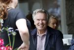Amsterdam 27 juli 2026
Tom Egbers met een kennis op terras bij Wildschut in Amsterdam zuid
