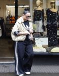Abcoude 19 mei 2026
Trijntje Oosterhuis doet boodschappen in Abcoude 