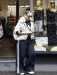 Abcoude 19 mei 2026
Trijntje Oosterhuis doet boodschappen in Abcoude 