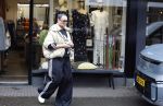 Abcoude 19 mei 2026
Trijntje Oosterhuis doet boodschappen in Abcoude 