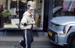 Abcoude 19 mei 2026
Trijntje Oosterhuis doet boodschappen in Abcoude 
